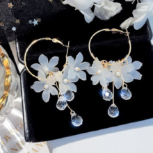 Round White flower Earrings